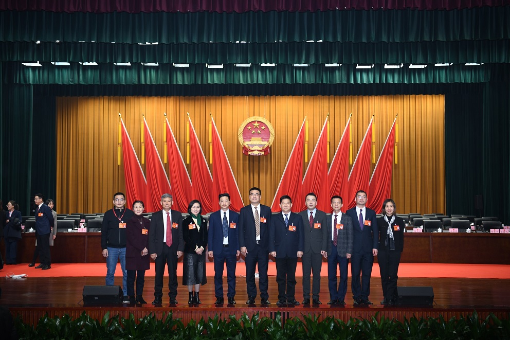 聚焦2022长沙“两会”丨尊龙凯时光电写入长沙市《政府工作报告》，尊龙凯时·[中国]官方网站董事长傅高武为文化和科技融合发展建言献策