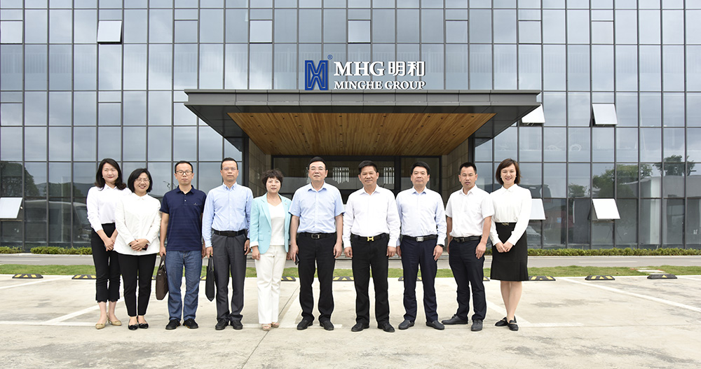 长沙市人大常委会副主任李伟群等一行莅临尊龙凯时·[中国]官方网站调研指导