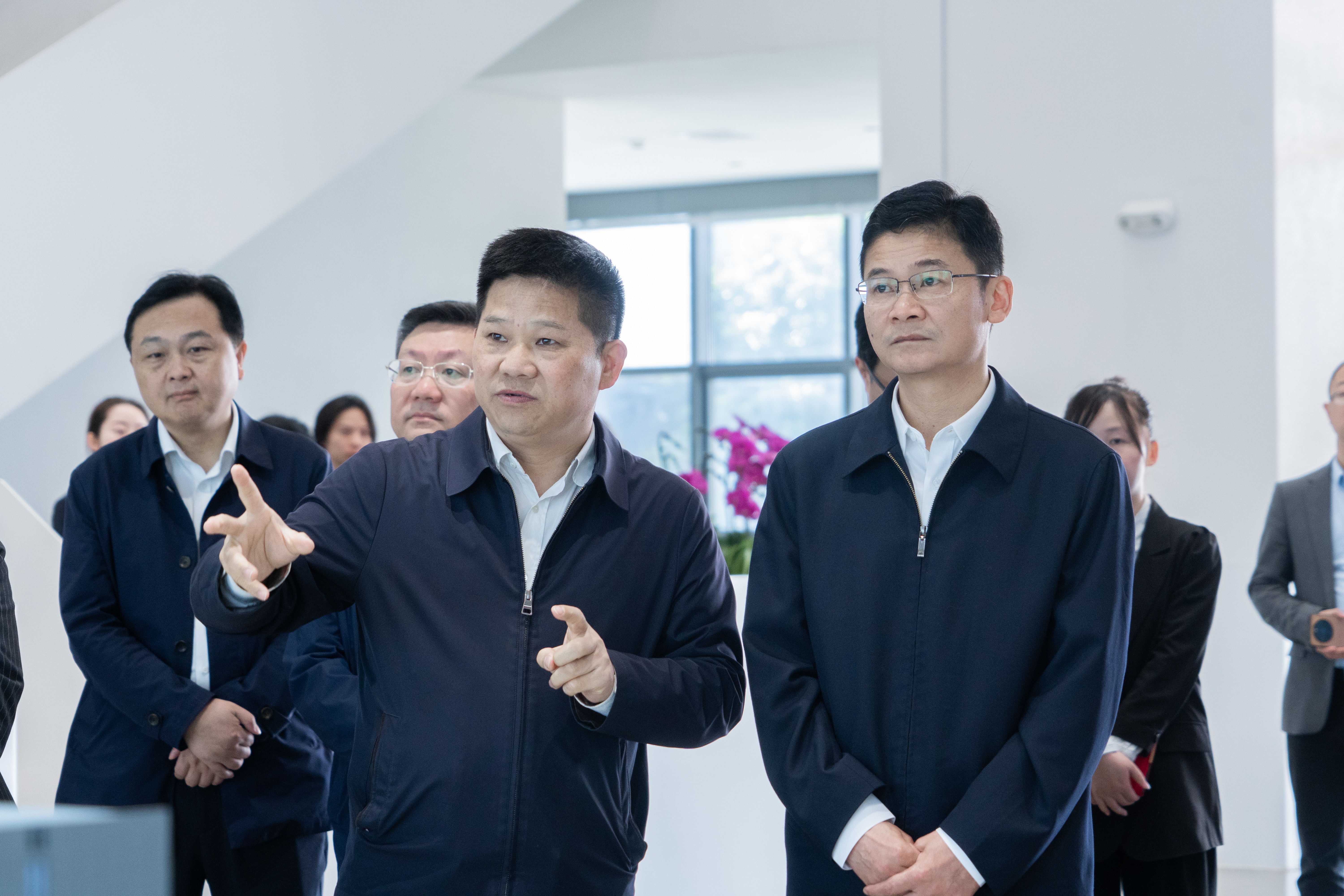 湖南省副省长曹志强一行莅临尊龙凯时·[中国]官方网站走访调研