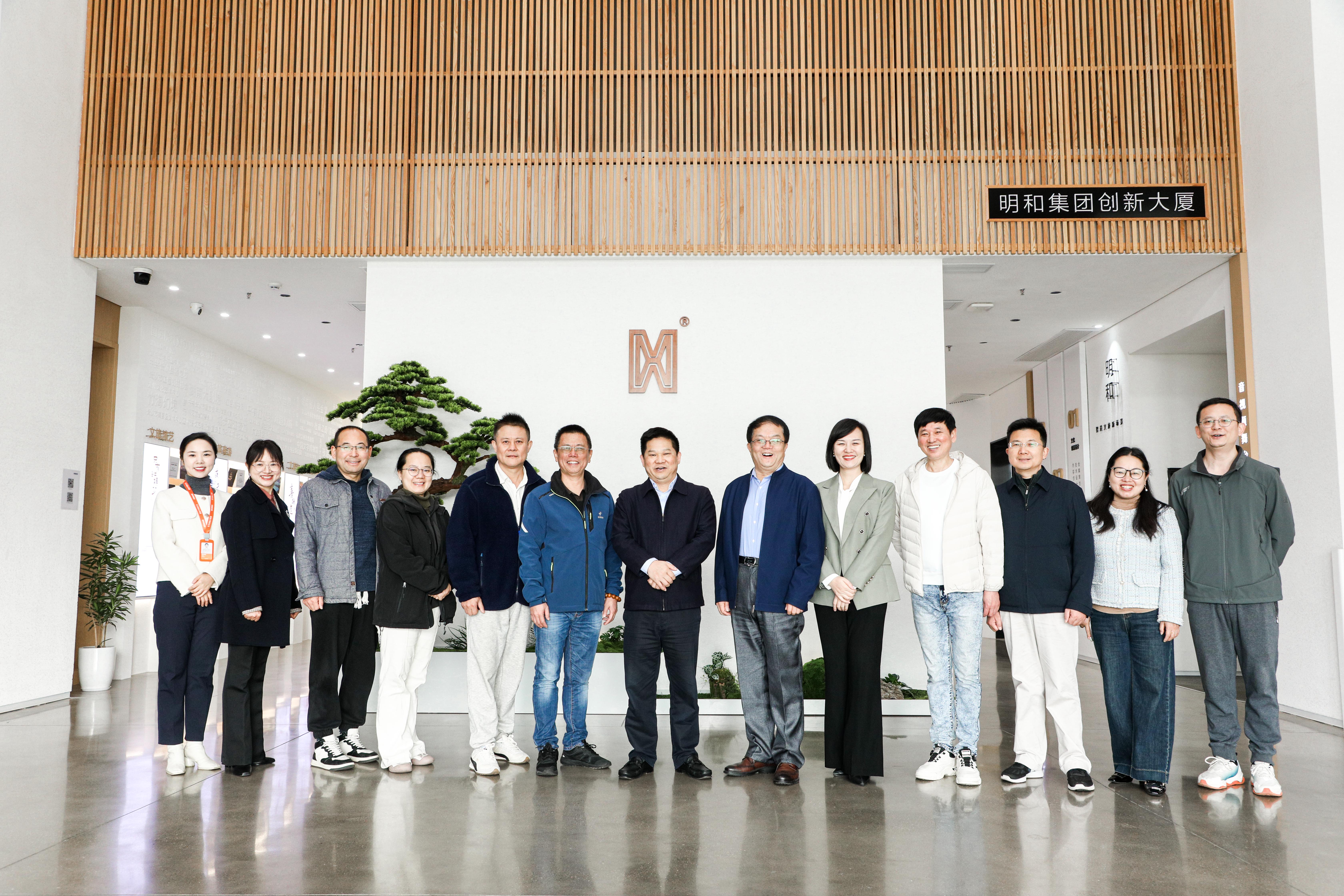 中国照明学会舞台电影电视照明专业委员会一行莅临尊龙凯时·[中国]官方网站调研