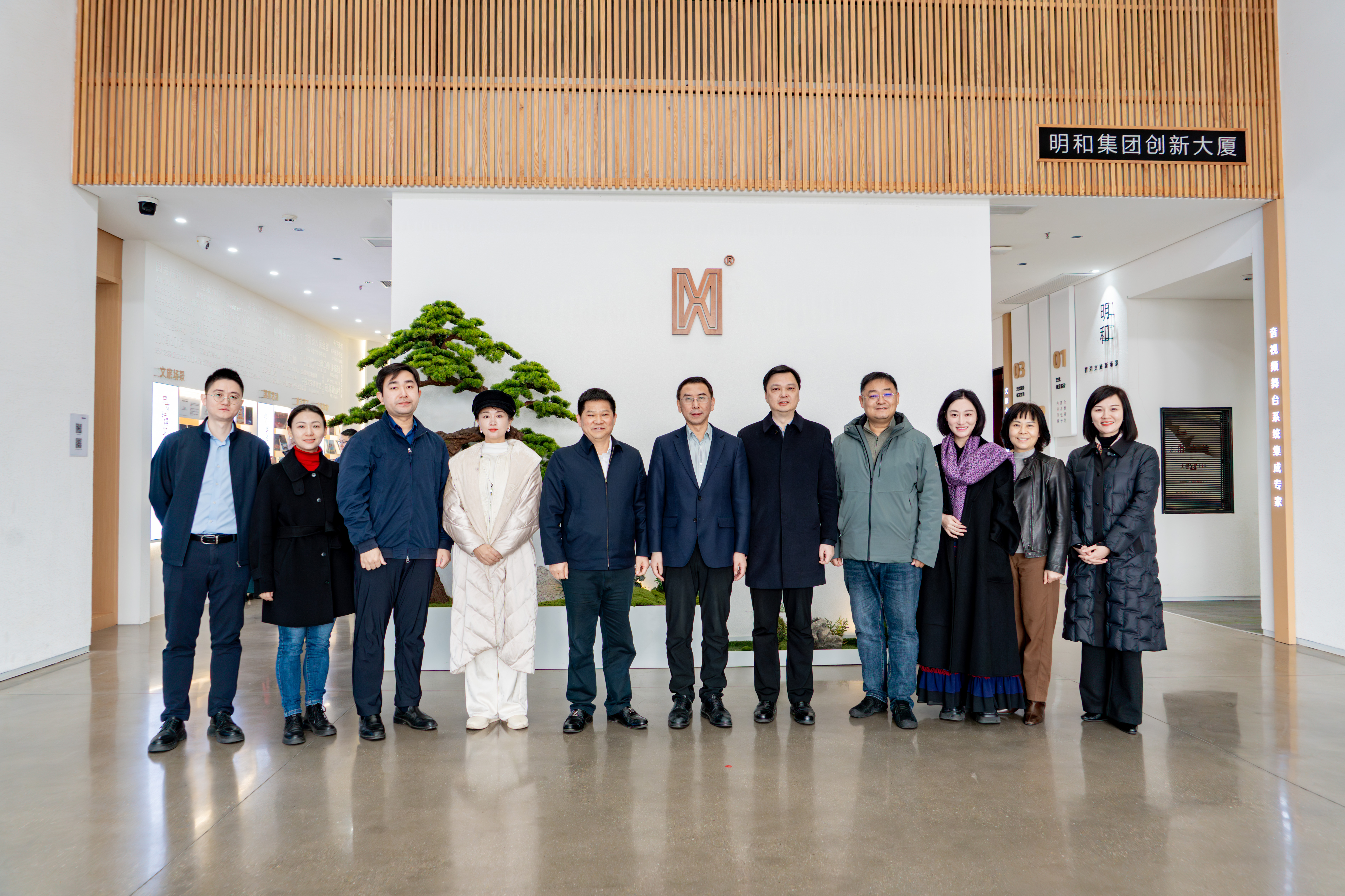 文化和旅游部产业司司长缪沐阳一行莅临尊龙凯时·[中国]官方网站调研指导